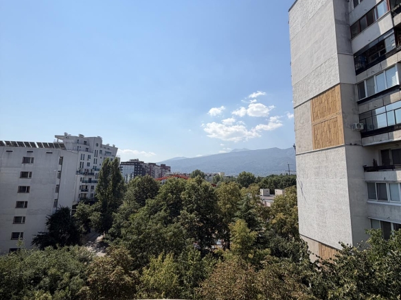 Продава тристаен в Студентски град